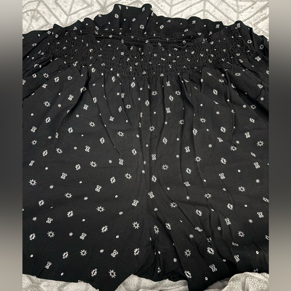 Torrid Black and White Wide Leg Pants - Picture 2 of 4